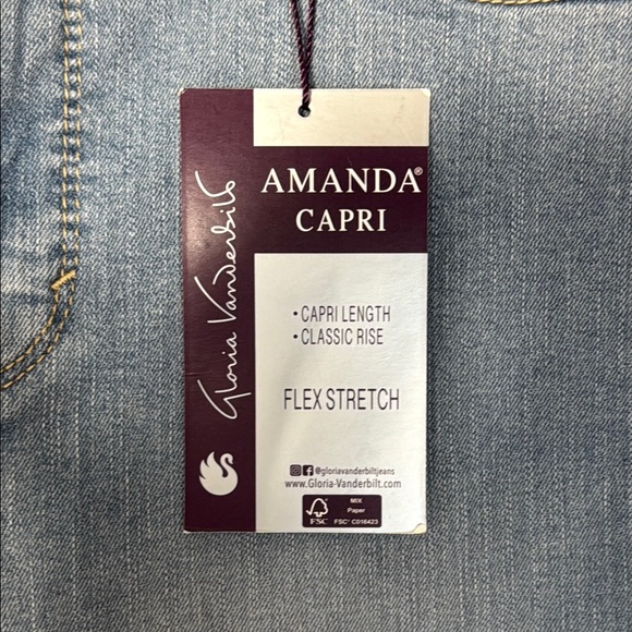 Gloria Vanderbilt Jeans Blue Amanda Capri Light Wash in Size 8  NWT - Picture 3 of 12
